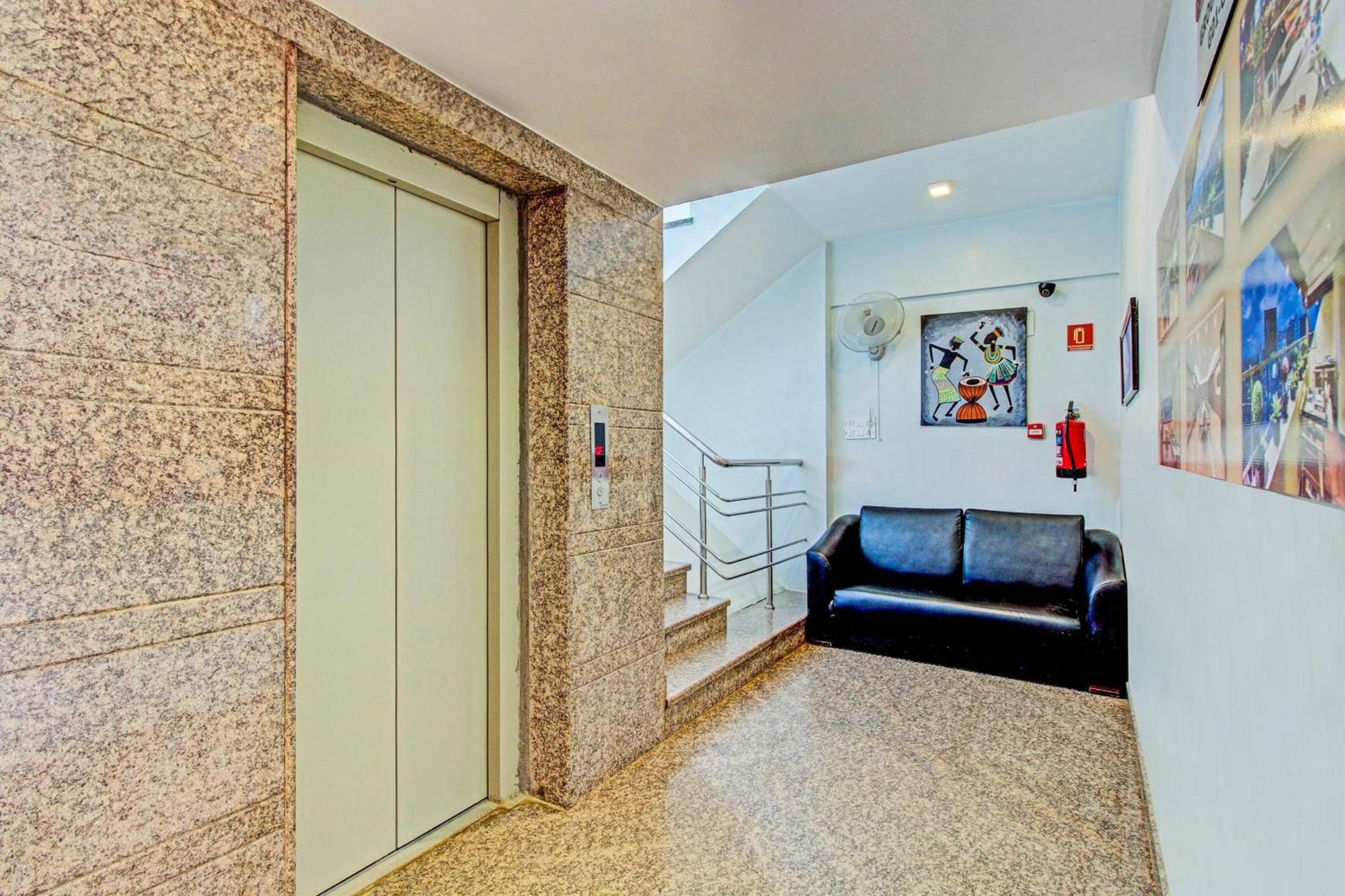 Capital O Sri Krishna Suites Near 7D Voyage Бангалор Екстериор снимка